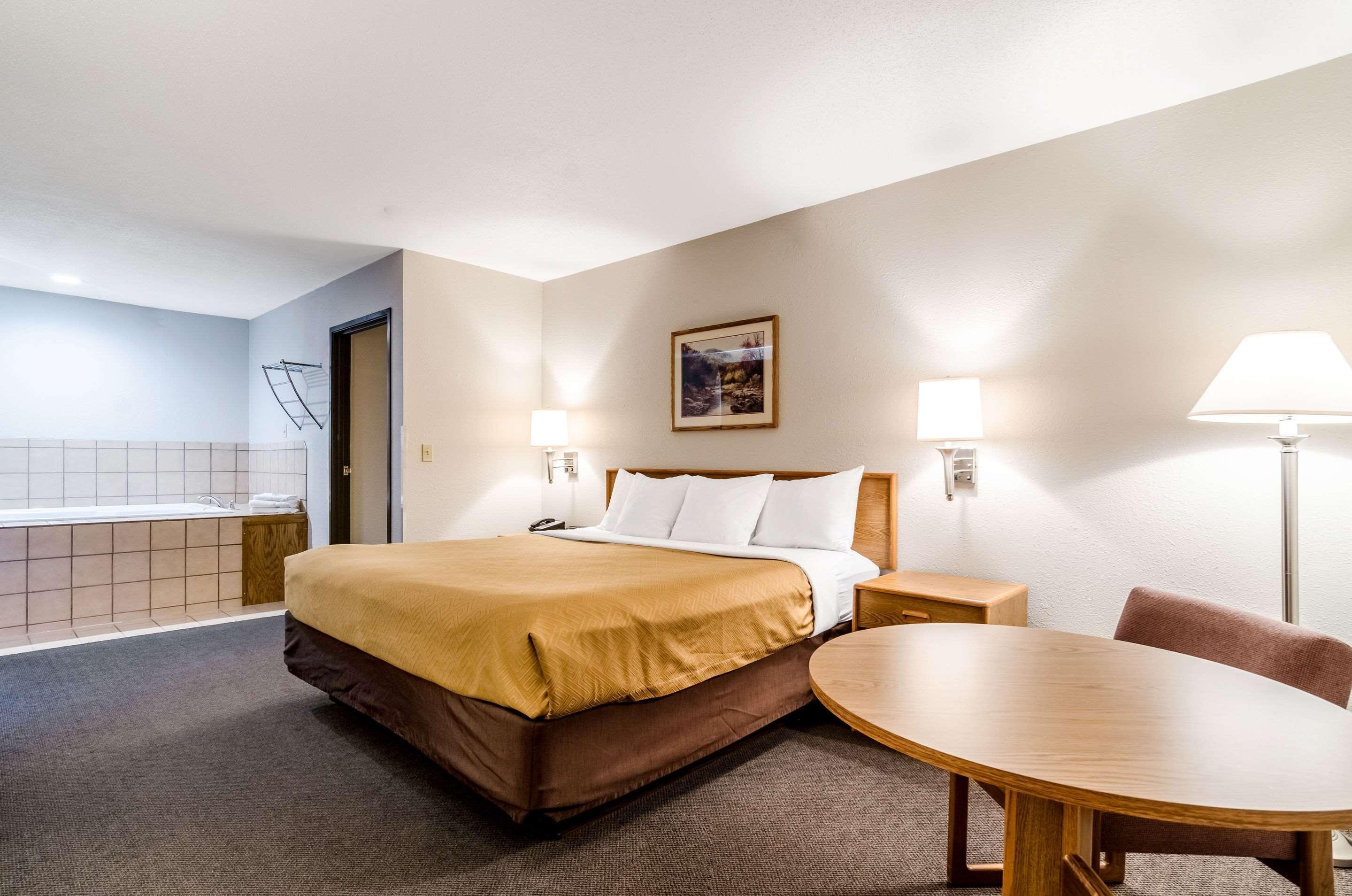 Rodeway Inn Ainsworth Exteriér fotografie